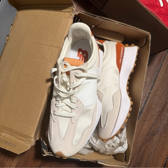 New Balance 327 Sea Salt Rust Oxide Women Sz 7.  M 5.5 - Picture 4 of 6